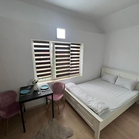 דירות קלוז'-נאפוקה Compact House מראה חיצוני תמונה
