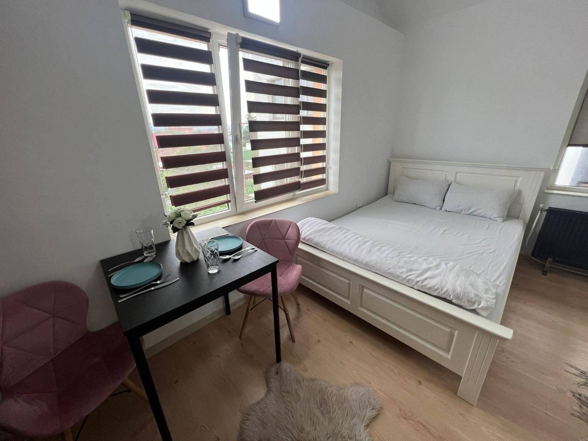 דירות קלוז'-נאפוקה Compact House מראה חיצוני תמונה