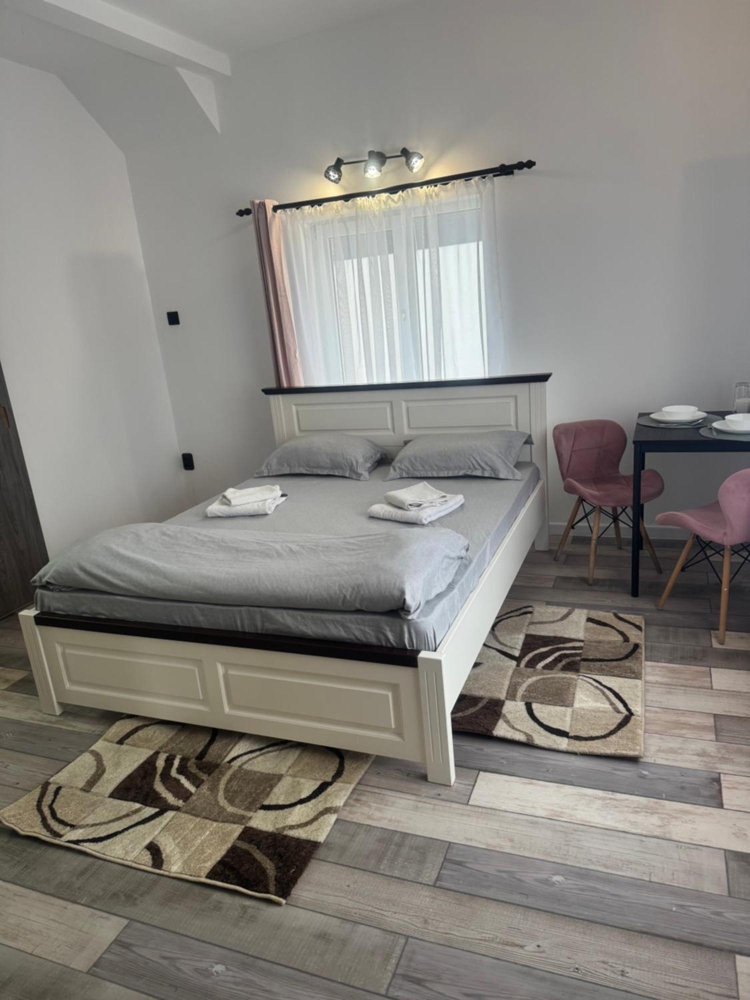 דירות קלוז'-נאפוקה Compact House מראה חיצוני תמונה