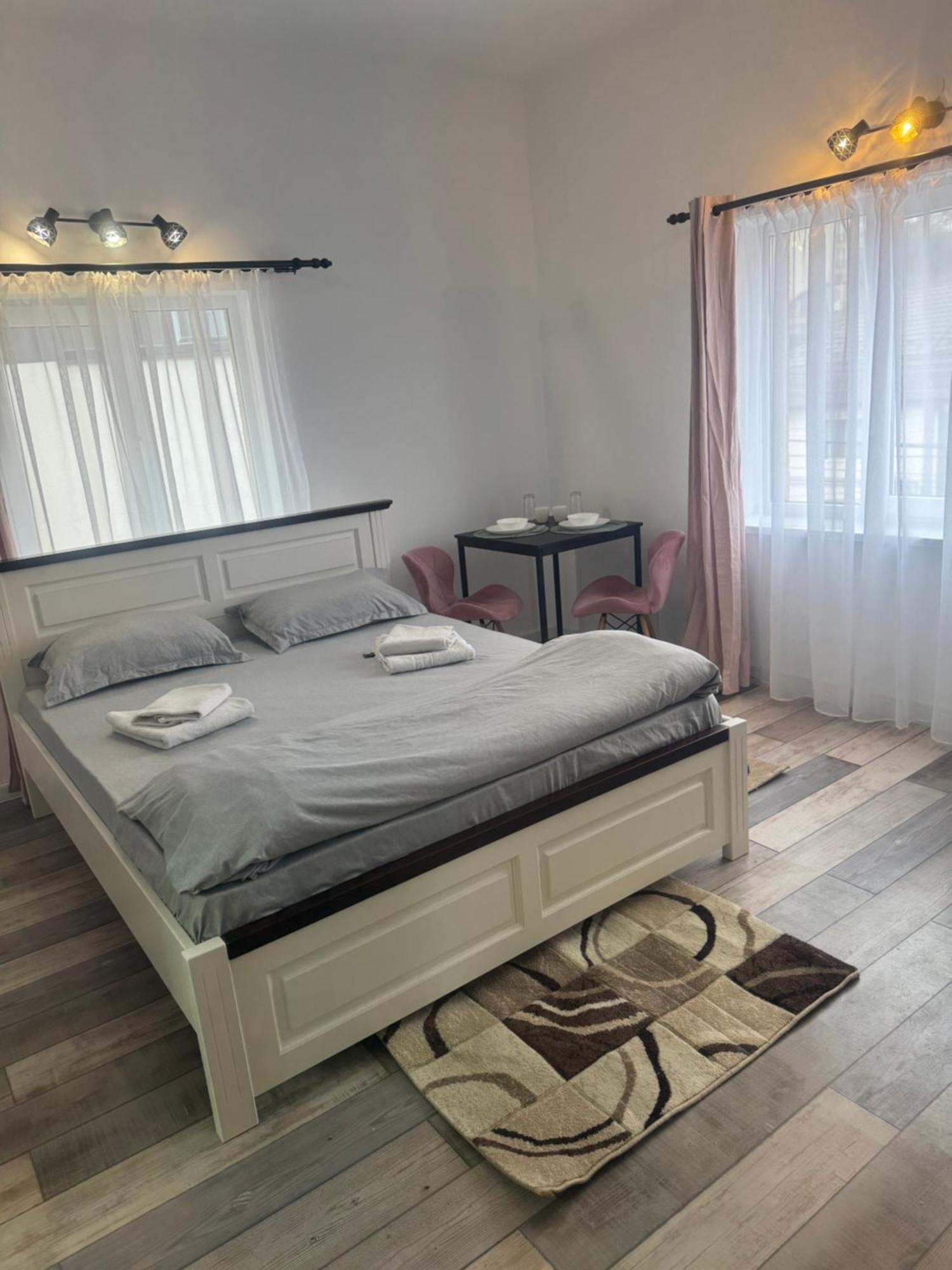 דירות קלוז'-נאפוקה Compact House מראה חיצוני תמונה