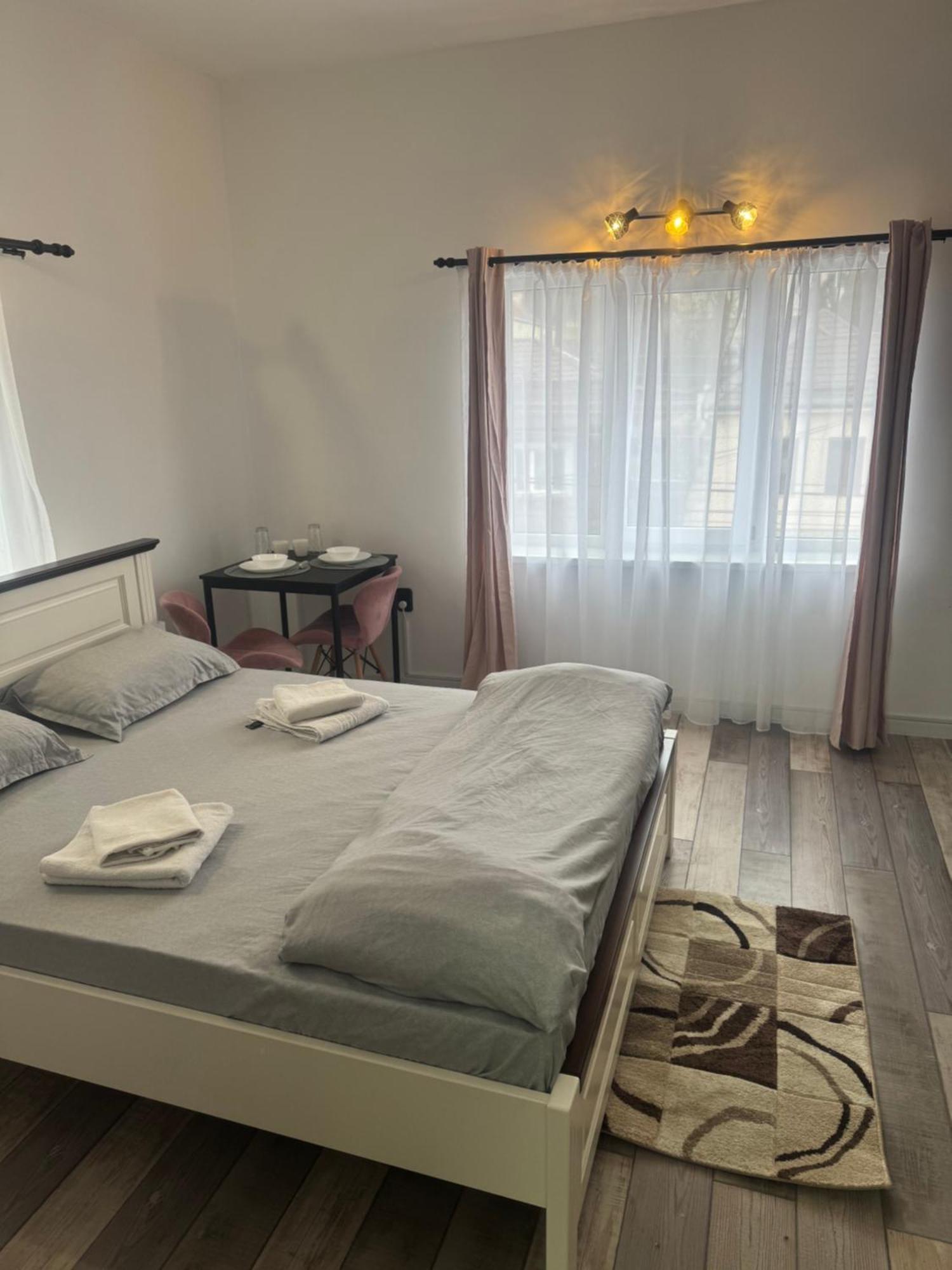 דירות קלוז'-נאפוקה Compact House מראה חיצוני תמונה