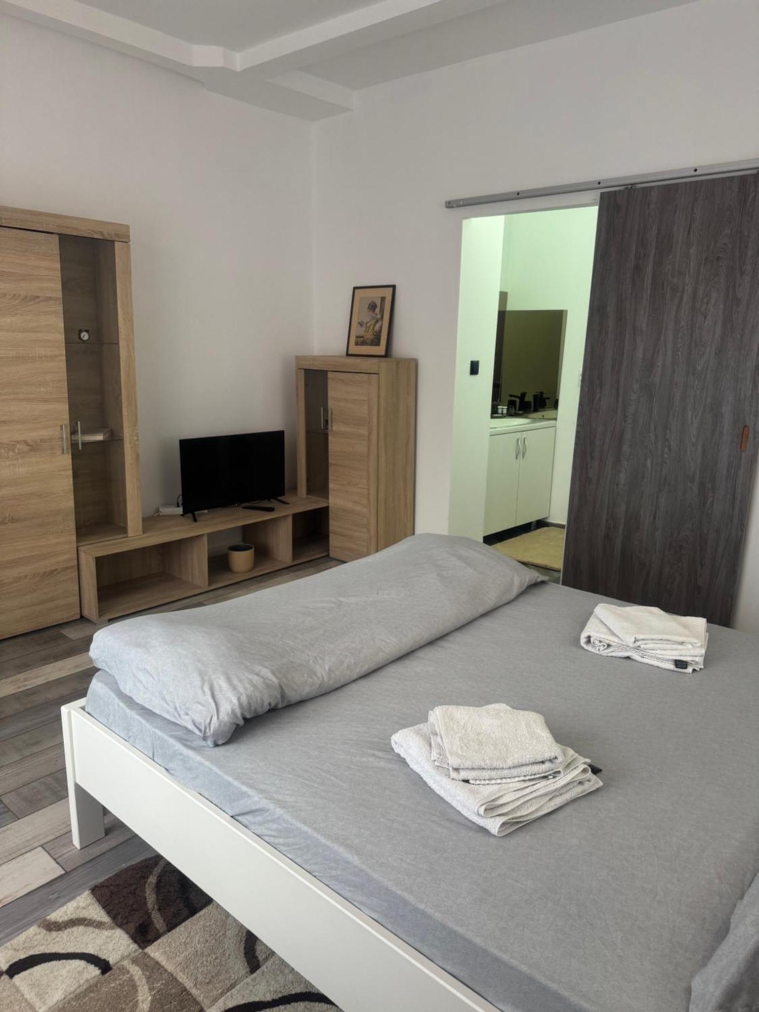 דירות קלוז'-נאפוקה Compact House מראה חיצוני תמונה