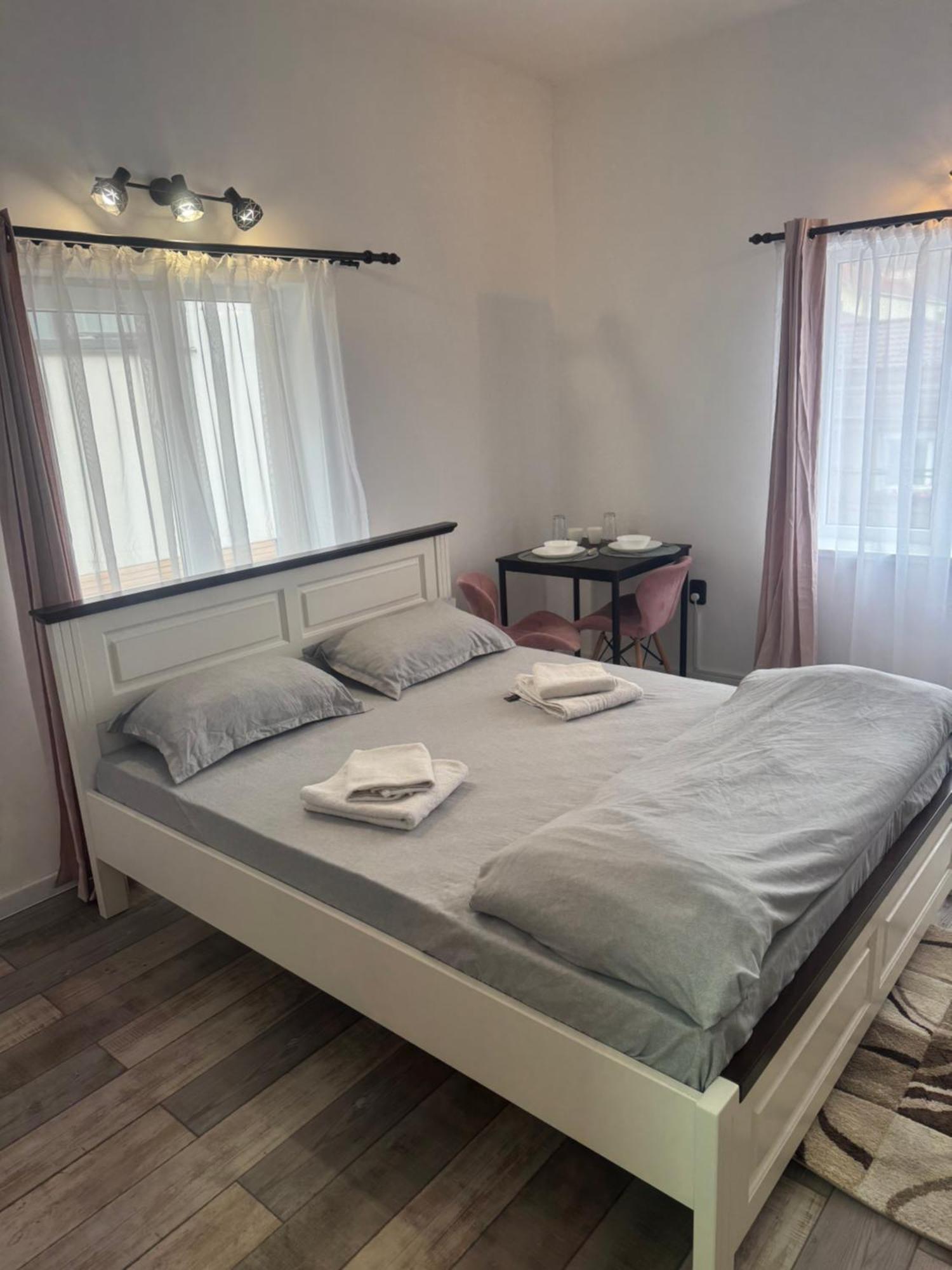 דירות קלוז'-נאפוקה Compact House מראה חיצוני תמונה