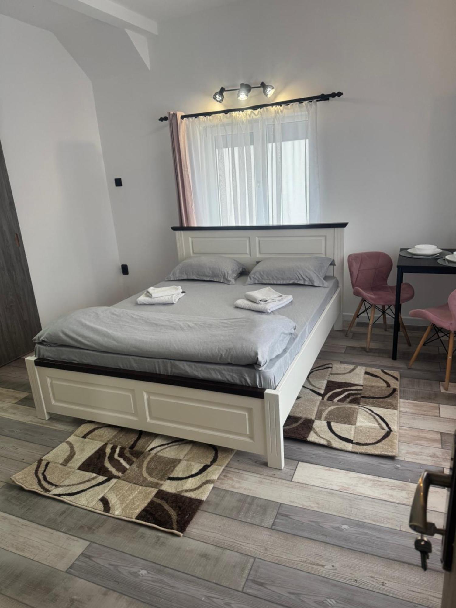 דירות קלוז'-נאפוקה Compact House מראה חיצוני תמונה